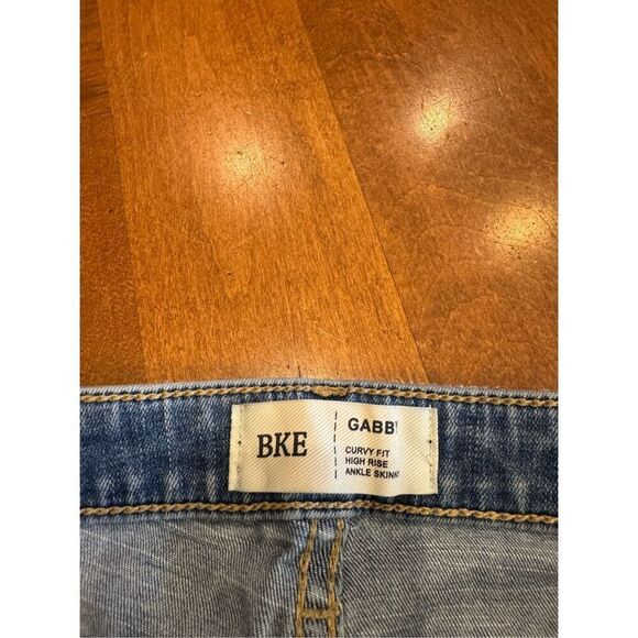 Woman’s BKE Gabby curvey fit ankle high rise crop jeans size 27x27 - Picture 3 of 6